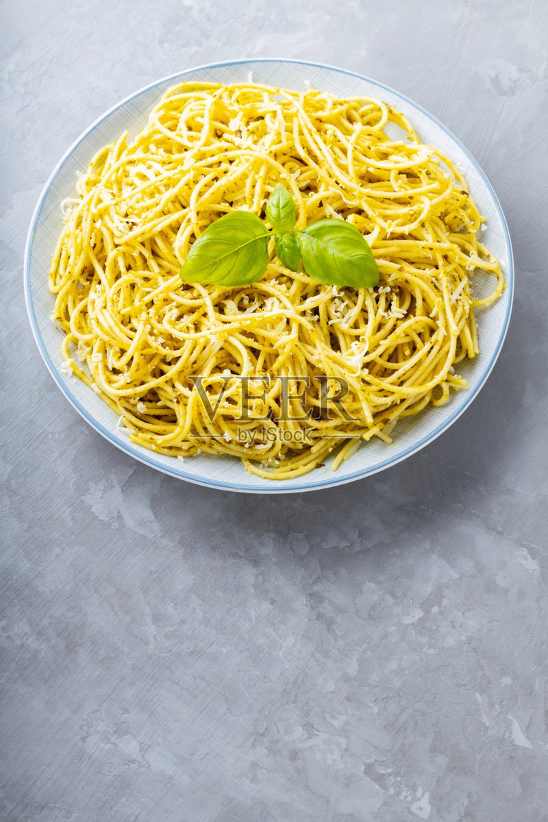 Afiia10's tweet photo. 30-min Creamy Tomato Pasta!  Sauté garlic + cherry tomatoes, stir in heavy cream u0026 parmesan, toss with al dente pasta. Sprinkle basil u0026 red pepper flakes. Comfort in a bowl—easy, rich, so satisfying. Try tonight! https://t.co/rPixRSv89D
