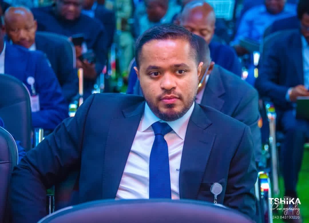 probasuele's tweet photo. Conférence des gouverneurs : les 4 engagements pris par le gouverneur Mike-David Mokeni devant le président Félix Tshisekedi

Suivez la vidéo👇👇👇👇👇 https://t.co/TVLq1tOFdH