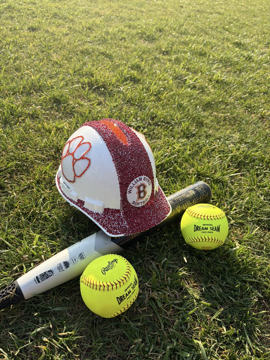 WB_softball tweet media