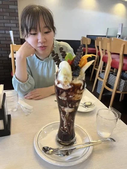 kucpanda's tweet photo. 【団員紹介①】
頼れる我らの混声指揮者✨練習ではしっかり者でありながら、パート員等には甘えた姿も見せ、アルト員をとりこにしています。BOXのぬいぐるみたちと仲が良く、頭にのせる腕前は団内随一です🐙
あだ名:アデリー
学部:農学部
パート:アルト
出身:広島県
 #春から京大 https://t.co/Y147WGGF4Y