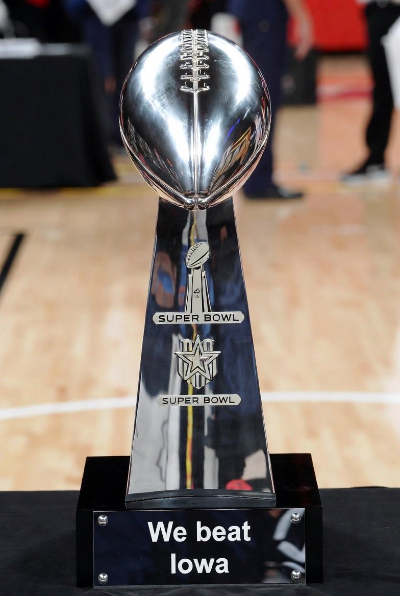 Hawks N Cubs tweet media