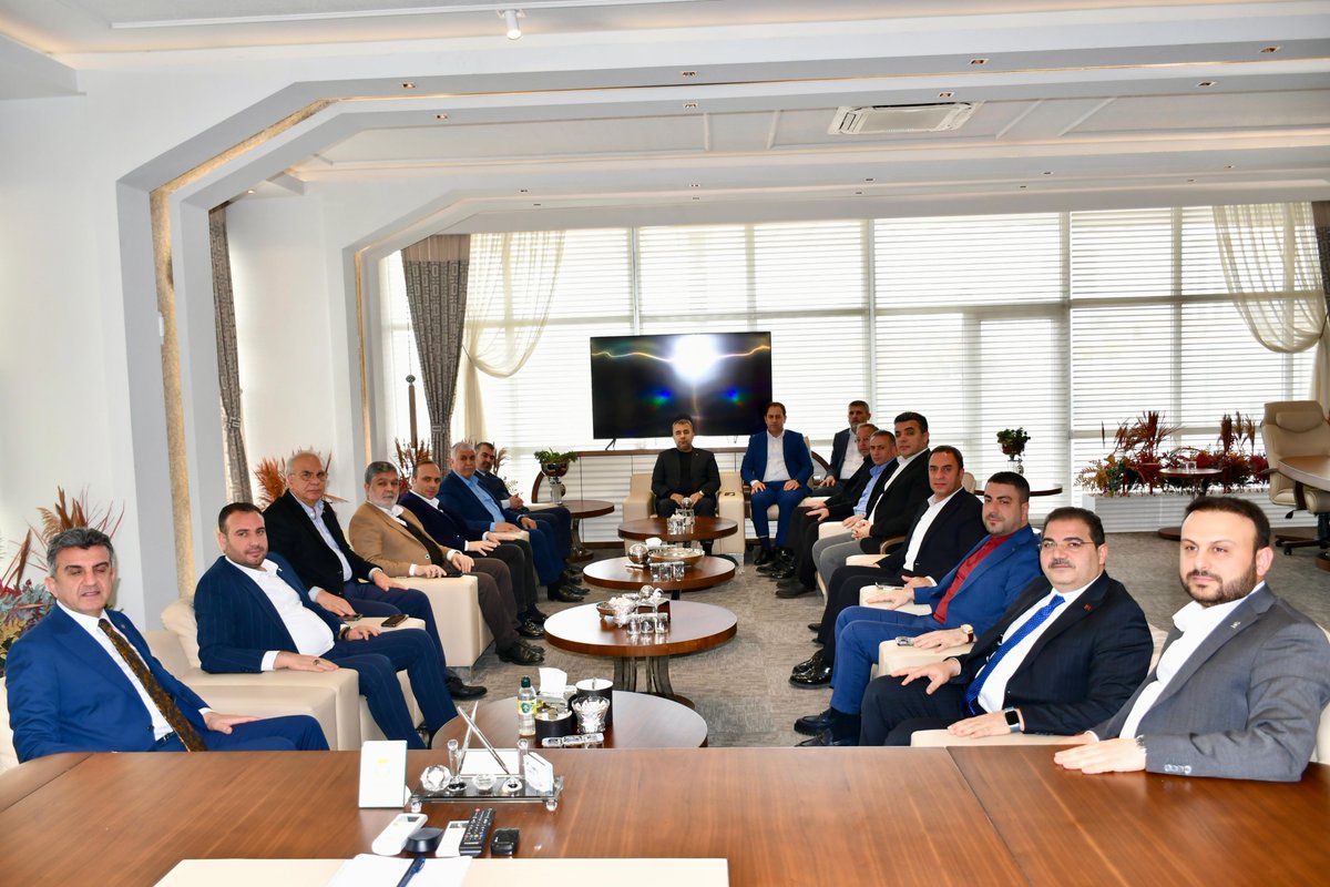 📍Haliliye Belediyesi

İl Başkanımız Mehmet İlhami Günbeği, ilçe başkanlarımız ve il yönetim kurulu üyelerimiz, Haliliye Belediye Başkanımız Mehmet Canpolat’ı ziyaret etti. 

Şehrimiz ve ilçelerimiz adına yürütülen çalışmaların değerlendirildiği buluşmada, birlik ve istişare