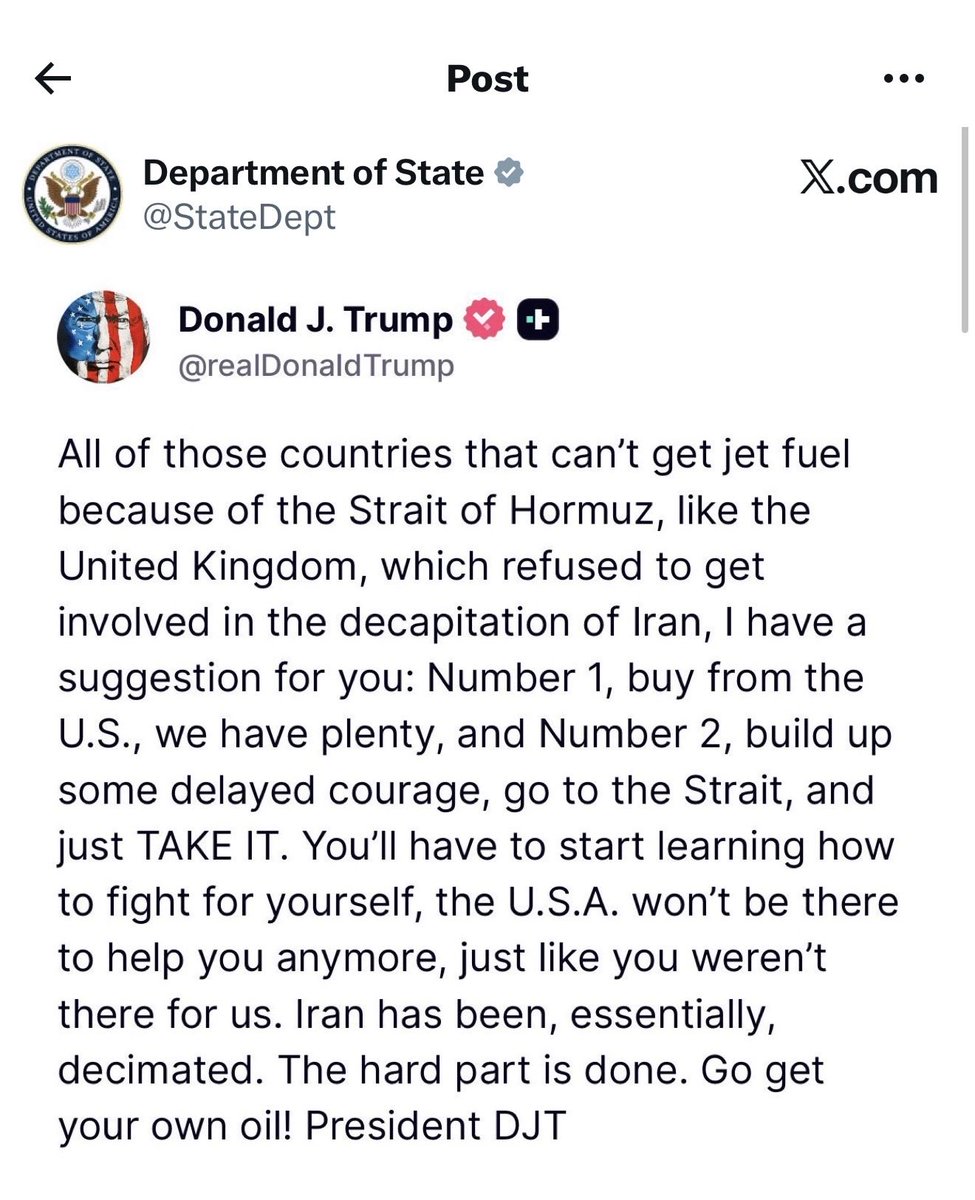 USNewsJP's tweet photo. 【速報】ドナルド・トランプ氏が、この戦争で最も本質を突く声明を発表した。それはイランについて語っているからではない。戦争を始めた国について語っているからだ。

「ホルムズ海峡のせいでジェット燃料が手に入らない国々、例えばイランの「首切り」に関わることを拒否したイギリスのような国々に、私から提案がある。一つ目は、アメリカから買え。我々には十分な量がある。二つ目は、遅れてきた勇気を奮い起こし、海峡へ行き、ただ奪い取れ。」

この発言の構造を読み解いてみよう。アメリカはハメネイを殺害する攻撃を開始し、2月27日には開いていた海峡を閉鎖した。この閉鎖はヨーロッパ全土にジェット燃料危機を引き起こした。そして今、大統領は、自らの戦争が引き起こした危機に苦しむ国々に対し、アメリカの燃料を買うか、あるいは自らの海軍を派遣して、自らの作戦が閉鎖した水路を再開させるよう告げているのだ。彼は火をつけ、今や水を売っている。そして、火をつけるのを手伝わなかった隣国を嘲笑している。

「イランは、実質的に壊滅した。大変な部分は終わった。自分たちの石油を取りに行け！」

大変な部分は終わった。しかし、海峡は依然として閉鎖されたままだ。イスラム革命防衛隊（IRGC）は依然として通行料徴収所を運営している。通過する船舶は1日あたり138隻から9隻に減少した。今朝、ドバイ沖でクウェートのスーパータンカーが炎上した。イランのガーリバーフ国会議長は、対岸からこの状況を最も的確に表現した。
「我々の空軍、海軍、ミサイル部隊を破壊したと主張した敵は、今やその作戦目標をホルムズ海峡の開通に定めている。この海峡はラマダン戦争が始まる前は開いていたのだ。」
トランプ氏とガーリバーフ議長は、同じ燃え盛る海峡の両端から、同じパラドックスを語っている。

そして今、「アメリカから買え、我々には十分な量がある」という言葉が実際に何を意味するのかを見てみよう。1月、アメリカはマドゥロ政権を打倒し、ベネズエラの石油輸出の運用管理を掌握した。1日あたり90万バレルの石油が、一般ライセンス52（General License 52）の下で中国からアメリカおよびヨーロッパの精製業者に振り向けられ、その収益は米財務省の口座に流れている。アメリカは、既存の供給ルートを破壊する攻撃を開始する前に、代替供給源を創出したのだ。そして今、自らがエネルギー供給を混乱させた同盟国に対し、その代替供給源を販売しようとしている。放火犯が消防署であり、通行料徴収人が救助隊なのだ。

イギリスは今日、この事態を受けてCOBRA会議を開催している。ガソリン価格は1リットルあたり152ペンスに上昇し、ディーゼルは181ペンスだ。ジェット燃料価格は2倍になった。家計のエネルギー料金は7月までに300ポンド上昇すると予測されている。経済協力開発機構（OECD）はイギリスの成長率予測を0.7%に下方修正し、G20経済圏で最大の引き下げとなった。10年物国債利回りは2008年以来の水準に達している。イングランド銀行は3.75%で身動きが取れず、エネルギー主導のインフレ再燃に対して利下げできない状況だ。スターマー氏は「屈しない」と述べ、軍艦は派遣しないと語った。トランプ氏はイギリスが「遅れてきた勇気」を持っていると話す。特別な関係は今や、一方が条件を設定し、もう一方が費用を負担する取引となっている。

「アメリカはもうお前たちを助けには行かない。お前たちが我々を助けなかったのと同じように。」

これはイランに関する声明ではない。これは戦後の秩序に関する声明だ。アメリカは最も親密な同盟国に対し、安全保障が保証される時代は終わり、ホルムズ海峡は他国の問題であり、アメリカの燃料は市場価格で購入可能であると明確に告げている。世界で最も重要なチョークポイントにおける航行の自由を80年間保証してきた国が、今や同盟国に対し、危機から抜け出すために燃料を購入するか、自力で道を切り開くよう告げているのだ。

海峡は戦争前は開いていた。今は閉鎖されている。そして、それを閉鎖した国が、燃料を手に入れられない国々にジェット燃料を売っているのだ。

それが、一つの「トゥルース・ソーシャル（Truth Social）」投稿に凝縮された2026年の世界秩序なのだ。

（出典: @shanaka86）
https://t.co/Kv7cbdcPbt
