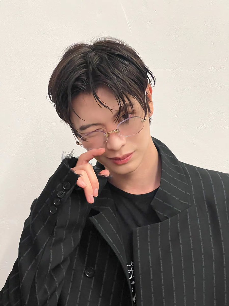 𝙃𝙖𝙯𝙚𝙡. tweet media