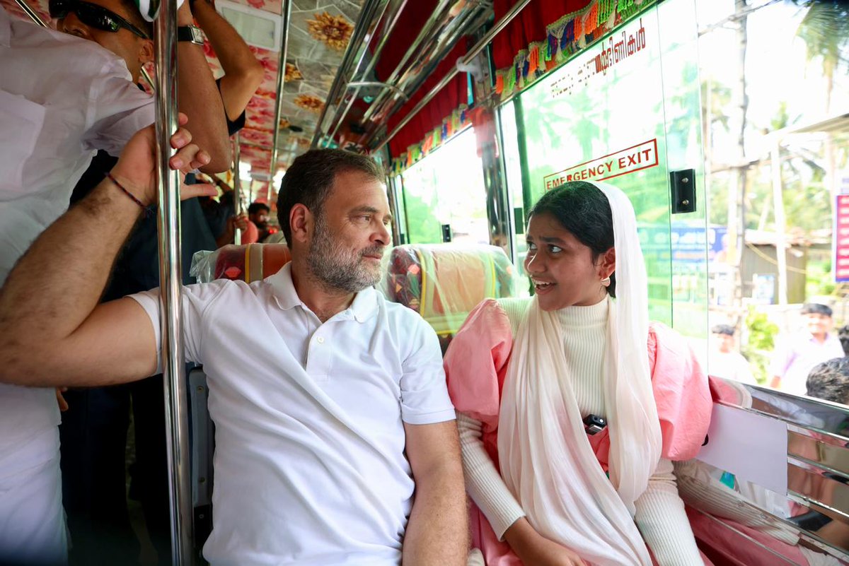 INCIndia's tweet photo. From Balussery to Nanmanda, the journey of trust and guarantees continues! 🚌

LoP Shri @RahulGandhi connects with the people of Keralam on the Guarantee Bus Yatra. https://t.co/D8S1YhwC3M