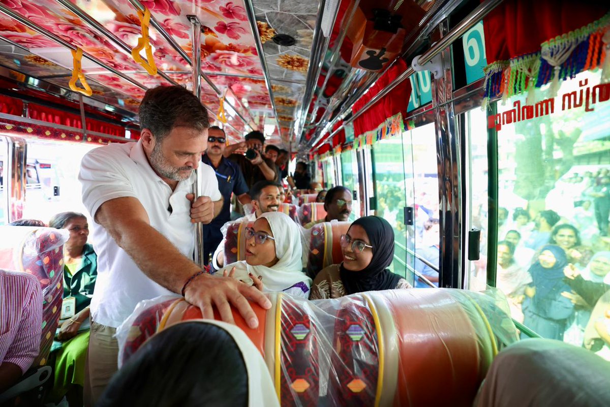 INCIndia's tweet photo. From Balussery to Nanmanda, the journey of trust and guarantees continues! 🚌

LoP Shri @RahulGandhi connects with the people of Keralam on the Guarantee Bus Yatra. https://t.co/D8S1YhwC3M