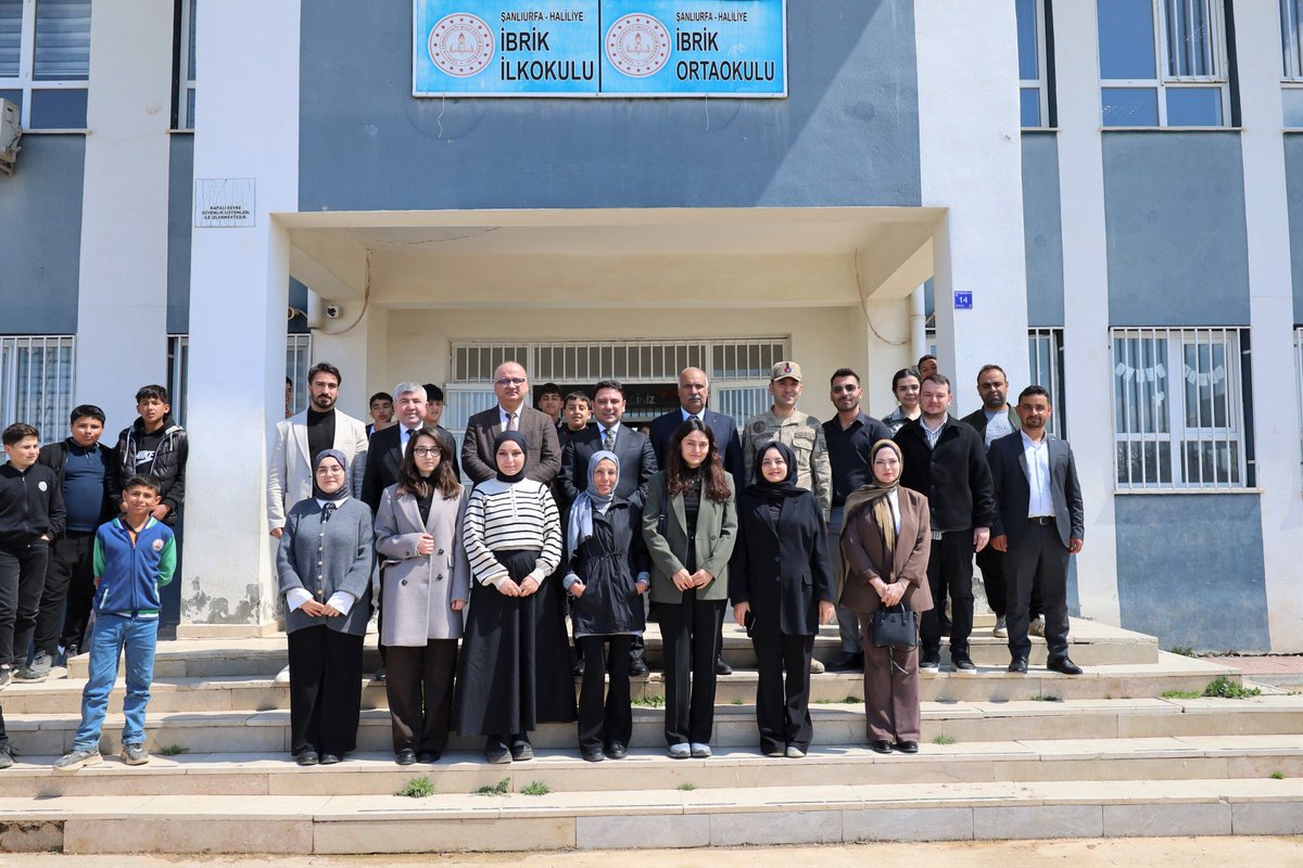 haliliyegovtr's tweet photo. Kaymakamımızdan  Kırsaldaki Eğitime Yakın İlgi 

Haliliye Kaymakamı Dr. Muhammed Serkan ŞAHİN, İbrik Mahallesi’nde bulunan İlk ve Ortaokulu ziyaret ederek öğretmen ve öğrencilerle bir araya geldi.

Ziyaret kapsamında öğretmenlerle toplantı gerçekleştiren Kaymakamımız ŞAHİN, eğitim sürecine ilişkin talep ve sorunları dinledi. Öğrencilerle de yakından ilgilenen Kaymakamımız, öğrencilere eğitim hayatlarında başarılar diledi.

Ziyarette; İlçe Milli Eğitim Müdürümüz Mehmet VURAL, Sosyal Yardımlaşma ve Dayanışma Vakfı Müdürümüz Abdulkadir ÇAKMAK, Yazı İşleri Müdürümüz Ahmet Ruhi ÇAT, Çamlıdere Karakol Komutanı Asb. Bşv. Anıl KUNDAKÇI ve Okul Müdürümüz Mehmet KIRMIZI da hazır bulundu.

@mserkansahin
@TC_icisleri
@mustafaciftcitr
@mehmetcangirtr
@kubrayigitbasi
@valialicelik
@turanbulent
#HaliliyeKaymakamlığı
#Şanlıurfa
#İbrik