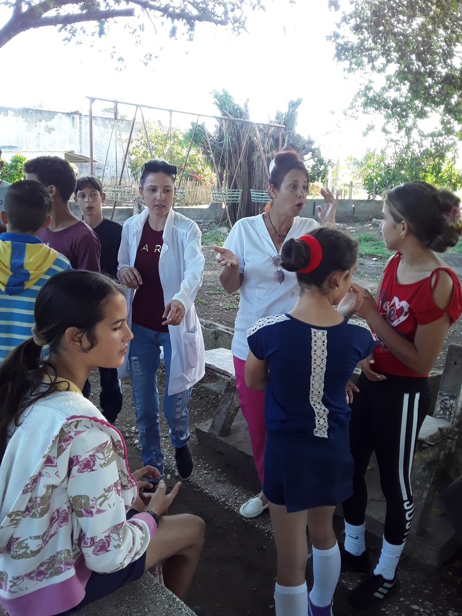 Visitan el centro la doctora Inelis y la enfermera Maybi  para realizar charla educativa con los estudiantes del centro sobre las ITS. <a href="/CubaMined/">MINED</a> @Educaciónvc @Yamilet500886
