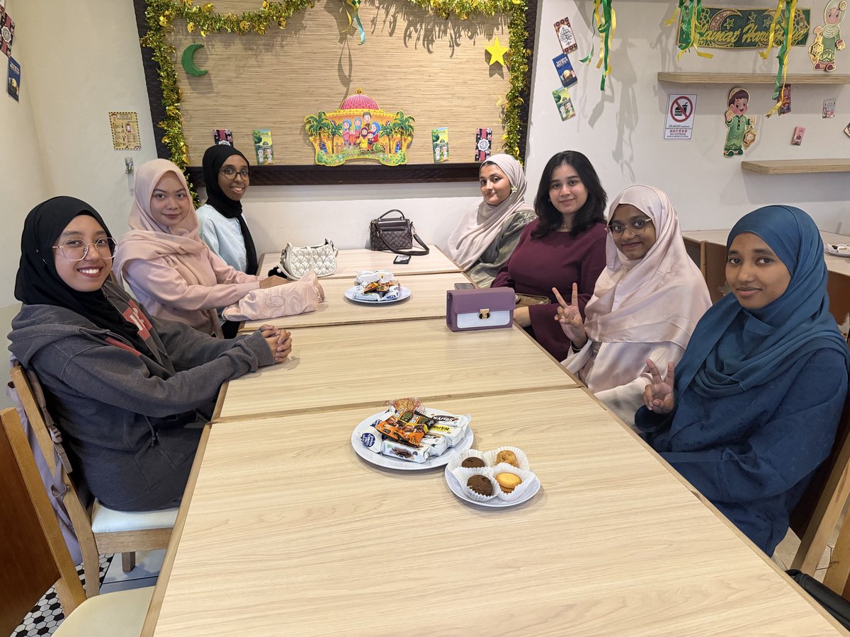 UTARnet's tweet image. Raya vibes but make it global 🌍✨

International students at UTAR came together to celebrate Hari Raya 🌙
good food, great company &amp;amp; beautiful cultural exchange. 💚

A night to remember!✨

#UTAR #HariRaya #RayaVibes #InternationalStudents #CulturalExchange #StudentLife