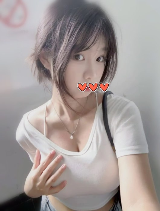 jinxi5200's tweet photo. ✨ 奈非：157cm 48kg D+奶 19歲
小騷貨 會挑逗 夠主動 
超會配合   床上騷至極點 💫
#喜歡舔吸吮蛋蛋 #很有女友FU https://t.co/Rn8nepcIRg