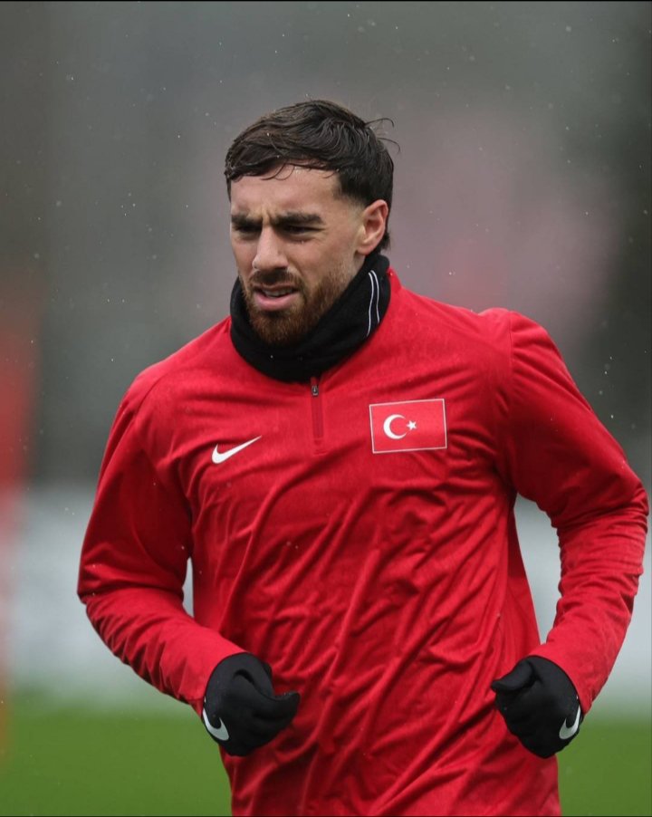 Toprak yağmura ben sana, aşık olduk yeniden..