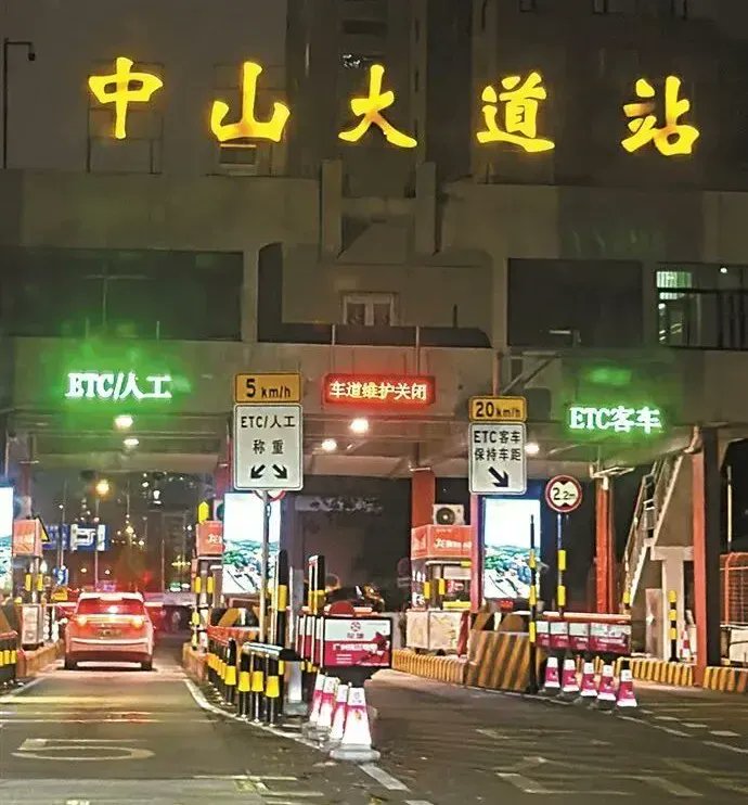 thisisGBA's tweet image. #Transportation | #Guangzhou's priciest commute is going "toll-free" 🚗! After 25 years of tolling, the 15.6km South China Expressway (linking Panyu &amp;amp; Tianhe) will drop all fees starting August 7, 2026 ✅

Read more: info.newsgd.com/node_73b711230…

#TransportationUpdate #TollFree