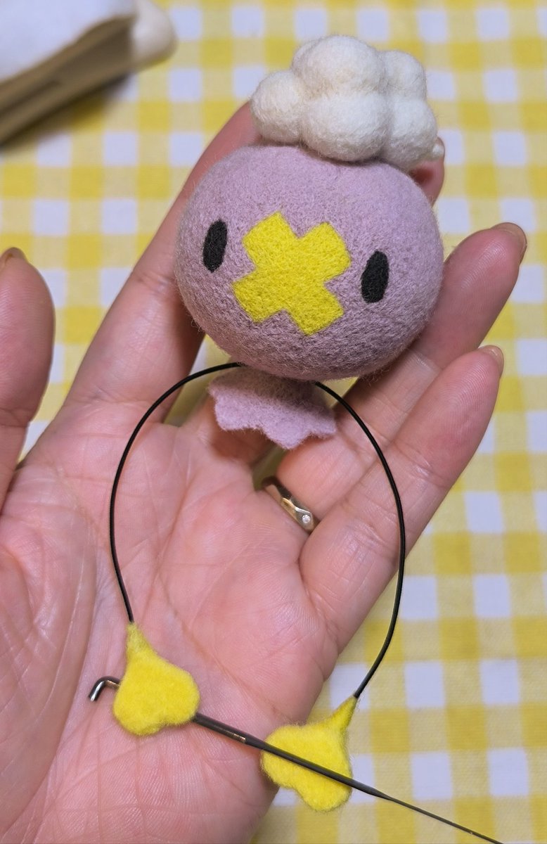 maya_chiku's tweet image. フワンテの方はできました！
手に磁石入ってるので軽いものなら掴めます🤝
こりゃ今日中にメタモンは無理だな😉💓
#羊毛フェルト #needlefelting #WIP