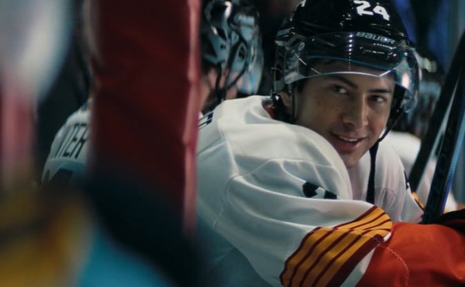 rebecca 🍂🏒 tweet media