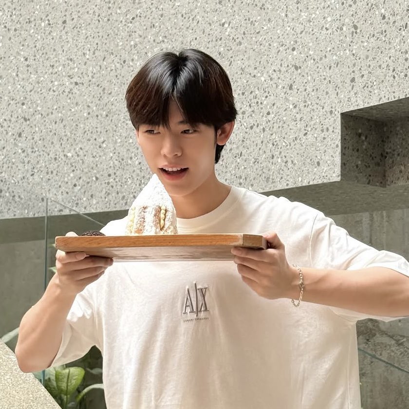 nongred🫕* tweet media