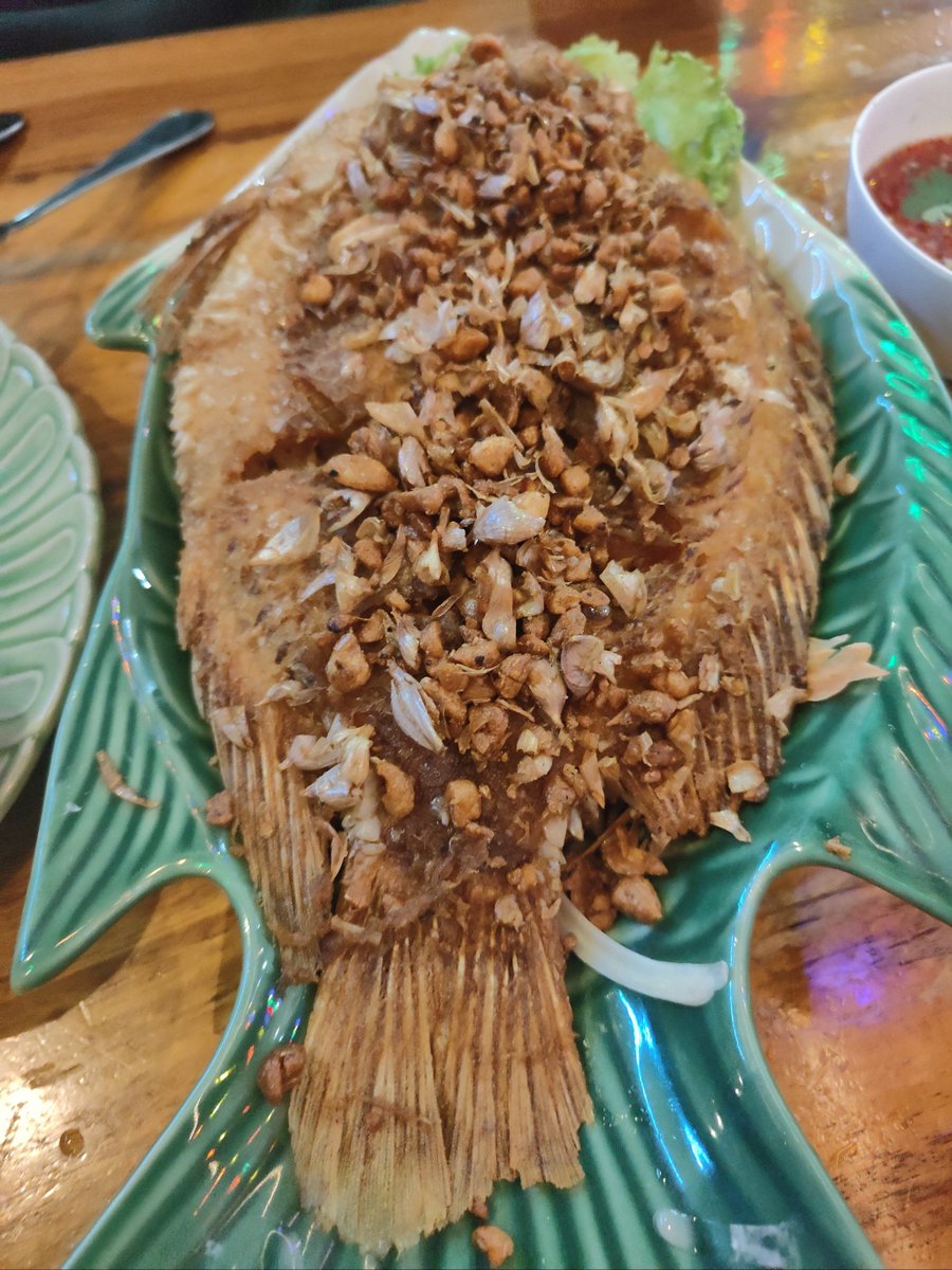 JAJOU31's tweet photo. Grab crispy fried squid skewers + tangy mango sticky rice by the street!  Crispy, sweet, savory—street food joy in every bite. https://t.co/CWQ8DfQebc