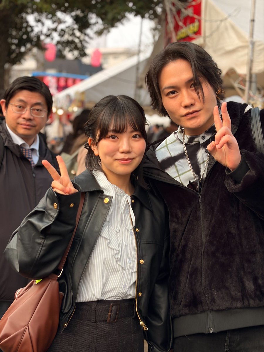 #おばドルゆみこ2026 
ヒロシ役の #藤嶋翔大 さんとイベント後のお祭りで🥟めーちゃくちゃ優しくて、お芝居も引っ張ってくれる、学生チームのお兄ちゃんみたいな存在です！

ユミコとヒロシの「いい感じ〜」な、恋の1番楽しい頃(？)を演じます🫶🏻笑

🎫act-pit.com/events/view/?e…

ALT↓