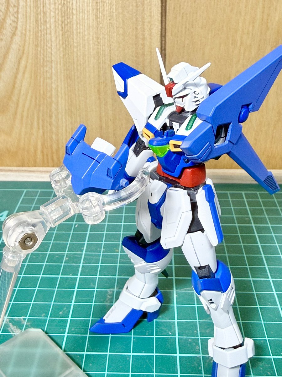 今回の妥協ポイント！

そのままだと増加装甲が本体の塗装をガリガリ削ってしまうので、胸部上側のパーツを外した上で、それっぽいパーツを増加装甲側に貼り付けてでっち上げてます（笑）

ケルディムサーガがたしかこんな感じだった気がする。