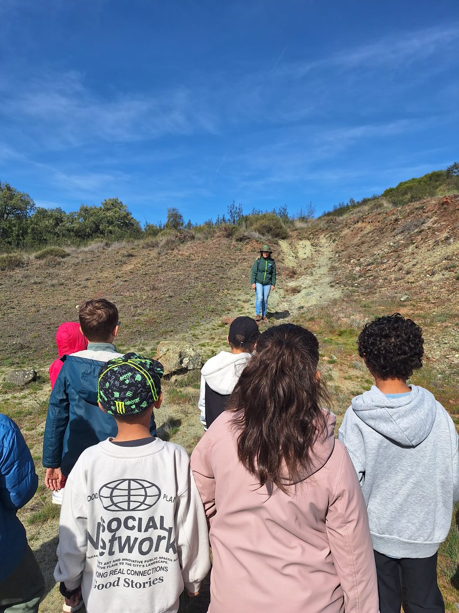 TC_Geopark's tweet photo. Ontem, o Geopark Terras de Cavaleiros dinamizou uma atividade com os alunos do 1.º Ciclo do Ensino Básico, inscritos nas atividades da CAF – Componente de Apoio à Família, do Município de Macedo de Cavaleiros. https://t.co/XLctc1BW6v
