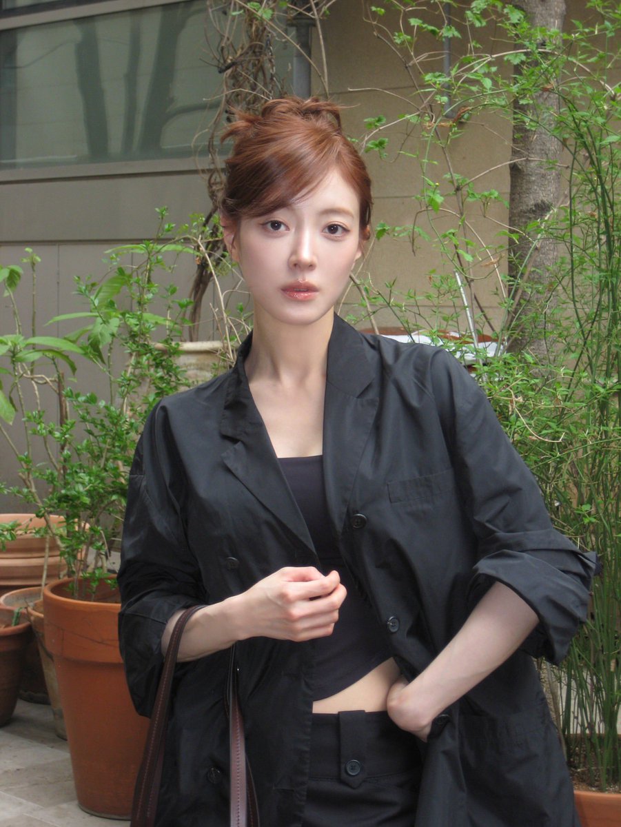시선 tweet media