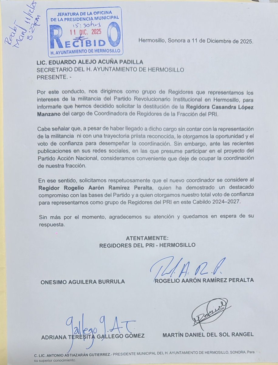 hiramrodriguez1's tweet image. Se están peleando…

La tragedia de @cassandralopezm no es para ella, es del #PRI , sobre todo hoy que no tienen mucha representación y que @GildardoReal los puso en alerta de que van solos y no en alianza. Hasta @AguileraOnesimo anda caminando por las calles con la cobija miada