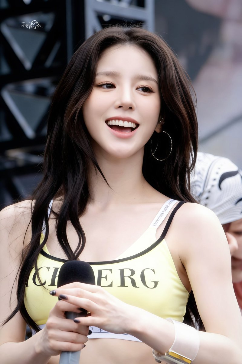 jiejie_penguin's tweet photo. 250706

#AprilFoolsDay 
#HeeJin #희진
#ARTMS #아르테미스 https://t.co/2PEQrHNdJV