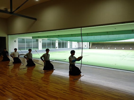 heki_one's tweet photo. 今日の稽古では立射、座射でのタイムを取ったり審査のための間合いや体配、目遣いなどを重視した稽古を行いました。
それぞれ忘れている部分なども見つかり意識して行射することが出来ました。
4月は大会、審査もあり忙しいですがそれに向けしっかりと稽古していきたいです！
 #弓道 #高校生   #日置流 https://t.co/f7vMIpgWA9