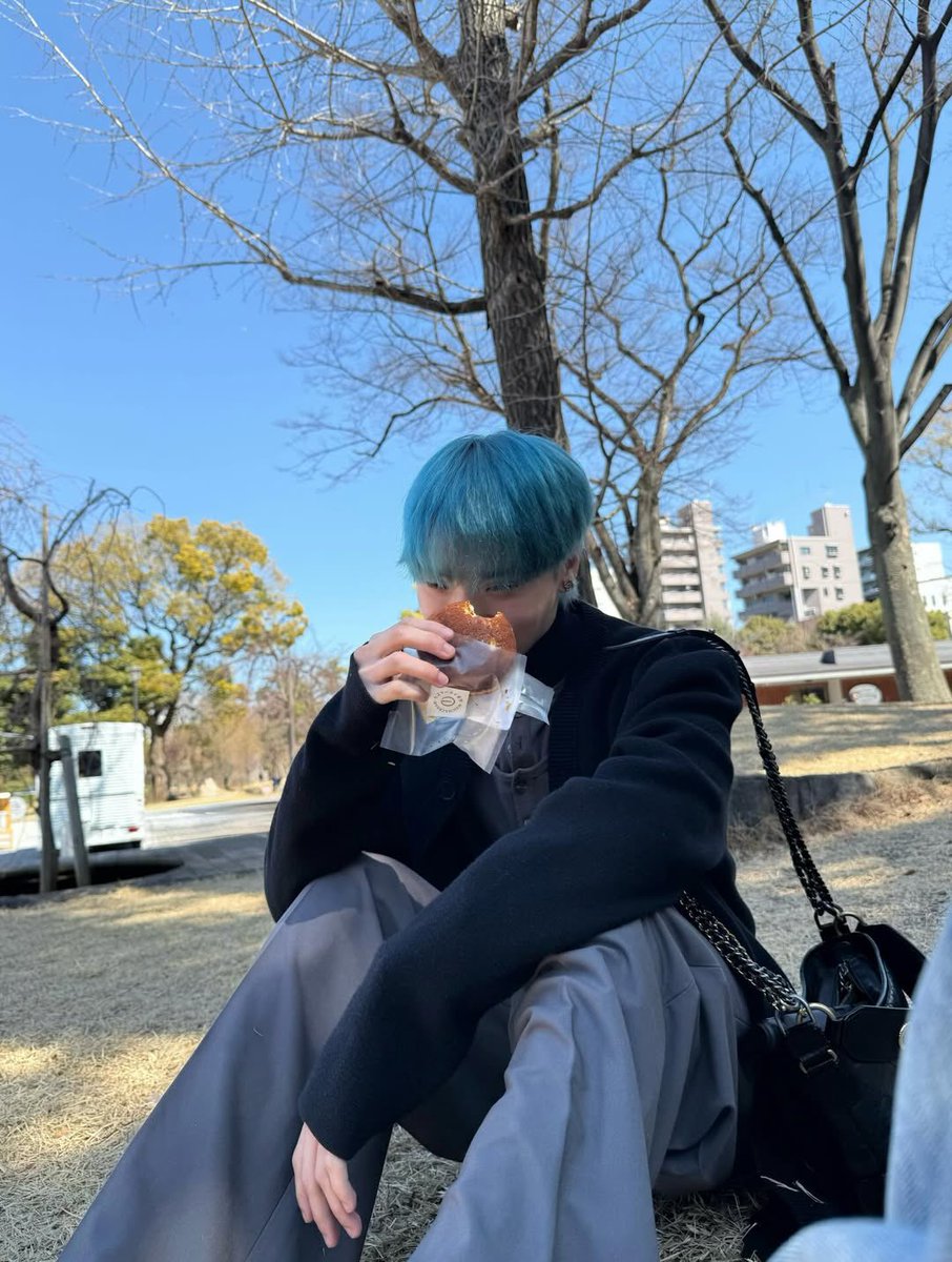 крош tweet media