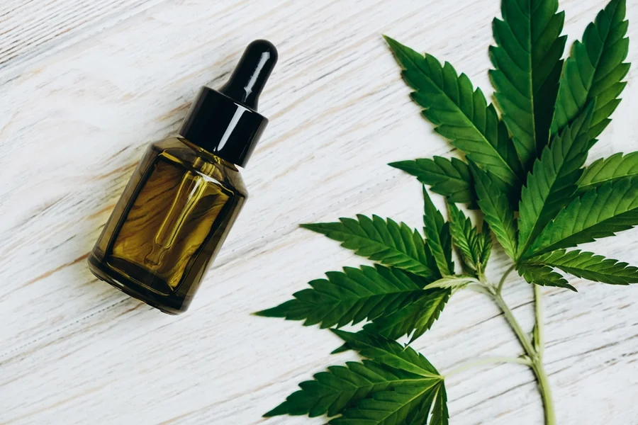 Gilmar Mendes diz que já comprou remédio à base de cannabis e defende fim da guerra total às drogas. Ministro do STF diz que Brasil está próximo de descriminalizar as substâncias ilícitas. Segundo ele, é preciso mudar o paradigma de como lidar com o consumo de drogas. "Estamos