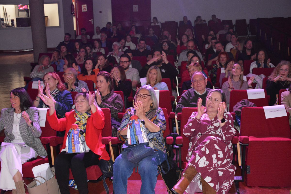 UGTPV's tweet photo. #UGTPV hem celebrat la VIII Menció d’Honor Maria Cambrils, acte central del #8M 💜 

Reconeixement a 4 dones del sindicat per la seua trajectòria i a @rosaperis1 pel seu compromís amb la igualtat. Amb la música de Maria Faubel.

Seguim avançant ✊
📸FOTOS: https://t.co/vPDwN1GZRy https://t.co/kDO4AtXm1D