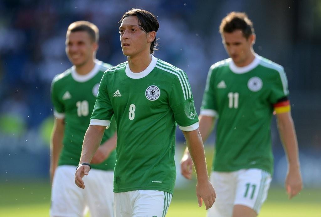 Actual kits tweet media