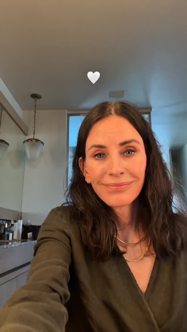 Courteney cox/jennifer backup tweet media