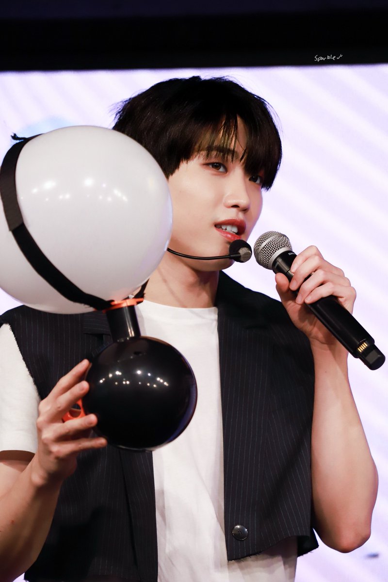 230528

승보의 모든 게 다 좋지만
손도 예뻐서 좋아
손이 예쁜 사람이 예전부터 내 이상형이라서ㅎㅎ

승보 전역까지 D-342🫶🏻
#TheKINGDOM #더킹덤  #ザキングダム #DANN 단  ダン 스파클링_단단 정승보