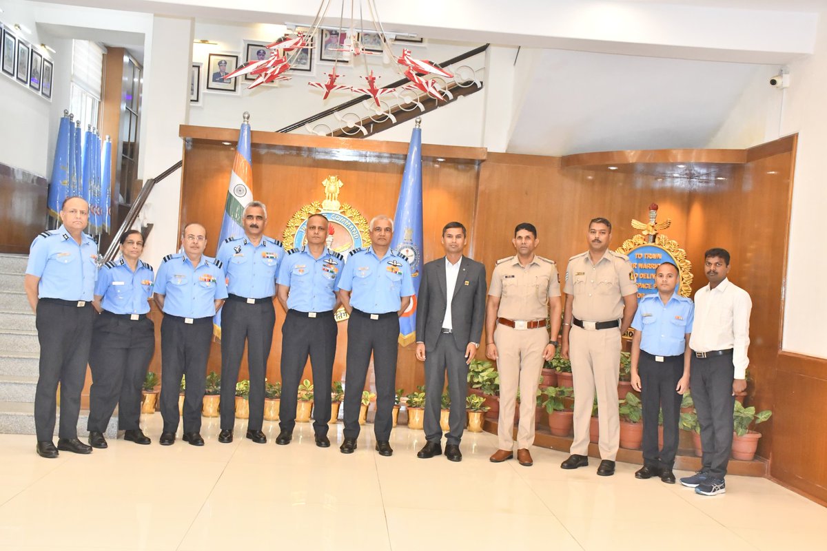 tracomiaf's tweet image. Commendation Awards Conferred

The Air Officer Commanding-in-Chief, Training Command, #IAF has awarded commendations to distinguished individuals in recognition of their sincere dedication and commendable service:

Shri. Kumar S 
Deputy General Manager 
#HAL Bengaluru

Shri.