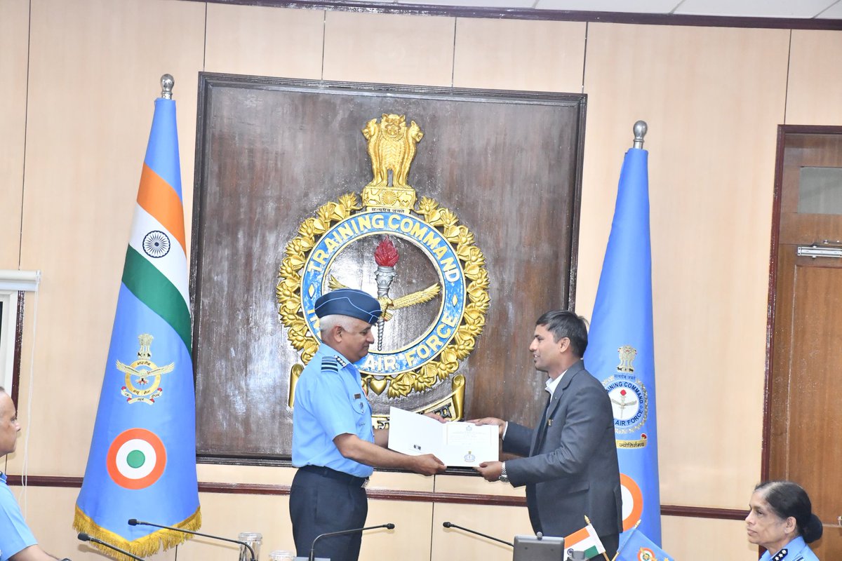 tracomiaf's tweet image. Commendation Awards Conferred

The Air Officer Commanding-in-Chief, Training Command, #IAF has awarded commendations to distinguished individuals in recognition of their sincere dedication and commendable service:

Shri. Kumar S 
Deputy General Manager 
#HAL Bengaluru

Shri.