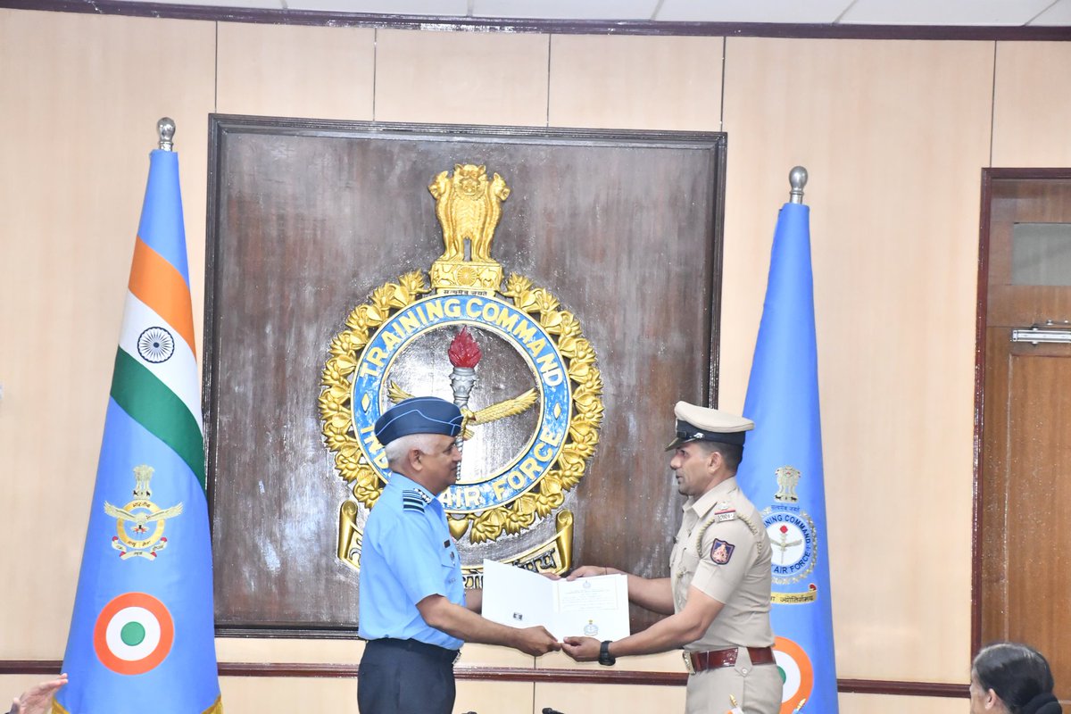 tracomiaf's tweet image. Commendation Awards Conferred

The Air Officer Commanding-in-Chief, Training Command, #IAF has awarded commendations to distinguished individuals in recognition of their sincere dedication and commendable service:

Shri. Kumar S 
Deputy General Manager 
#HAL Bengaluru

Shri.