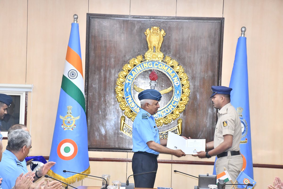 tracomiaf's tweet image. Commendation Awards Conferred

The Air Officer Commanding-in-Chief, Training Command, #IAF has awarded commendations to distinguished individuals in recognition of their sincere dedication and commendable service:

Shri. Kumar S 
Deputy General Manager 
#HAL Bengaluru

Shri.