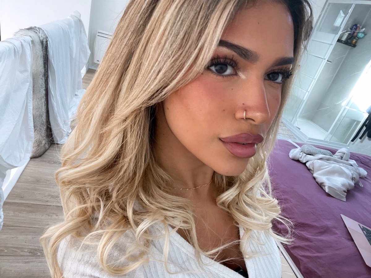 Foxy Amber tweet media