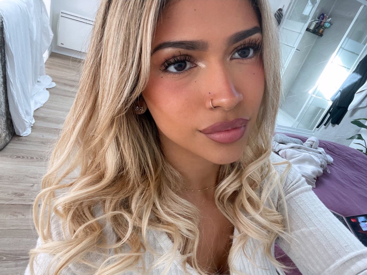Foxy Amber tweet media