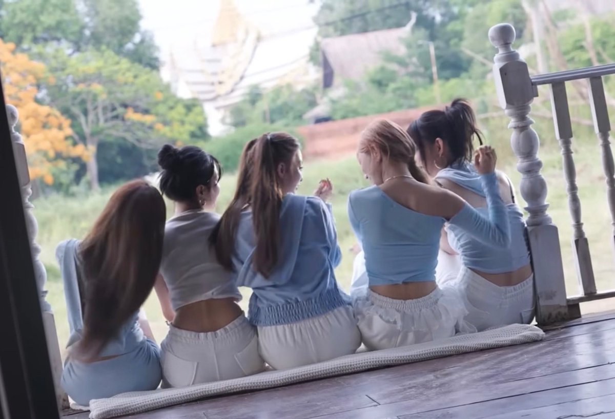 #fromis_9_debut_in_japan

#더_뜨겁게_LIKE_YOU_BETTER