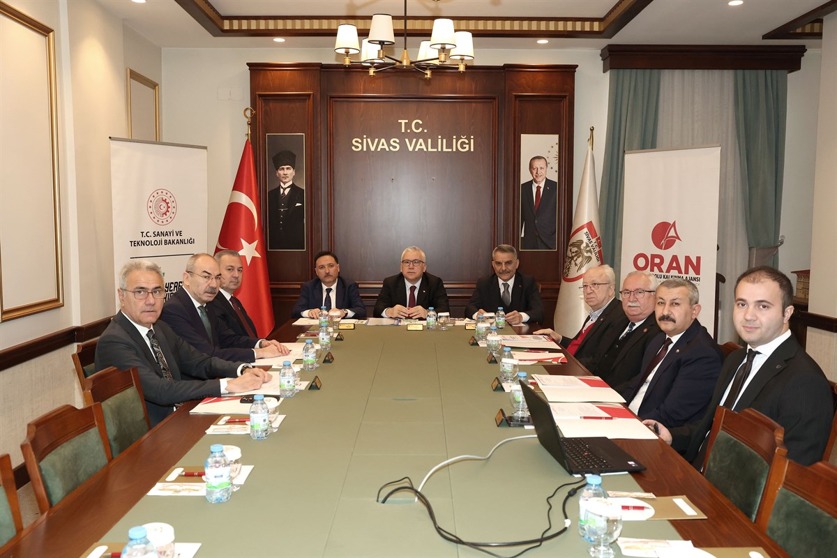 ORANKalkinma's tweet photo. Orta Anadolu Kalkınma Ajansı 169. Yönetim Kurulu Toplantısı Sivas'ta gerçekleştirildi. 

Sivas Valisi Sayın Dr. Yılmaz Şimşek başkanlığında Kayseri Valisi Sayın Gökmen Çiçek, Yozgat Valisi Sayın Mehmet Ali Özkan ve yönetim kurulu üyelerinin katılımıyla yapılan toplantıda bölgenin kalkınmasına yönelik önemli gündemler ele alındı.

✅️ Yerel Kalkınma Hamlesi Teşvik Programı 

✅ 260 Milyon TL bütçeli SoGreen Yeşil Geçiş Destek Programı 

✅ Anadoludakiler-Kırsal Kalkınma ve İmalat Sanayi Teknik Destek Programları

✅ Orta Anadolu'yu Keşfet Alternatif Turizm Destek Programı  

@KalkinmaAjansGM

#YerelKalkınmaHamlesi

Detaylar için 👇
🔗 https://t.co/nQbWnb8C6v