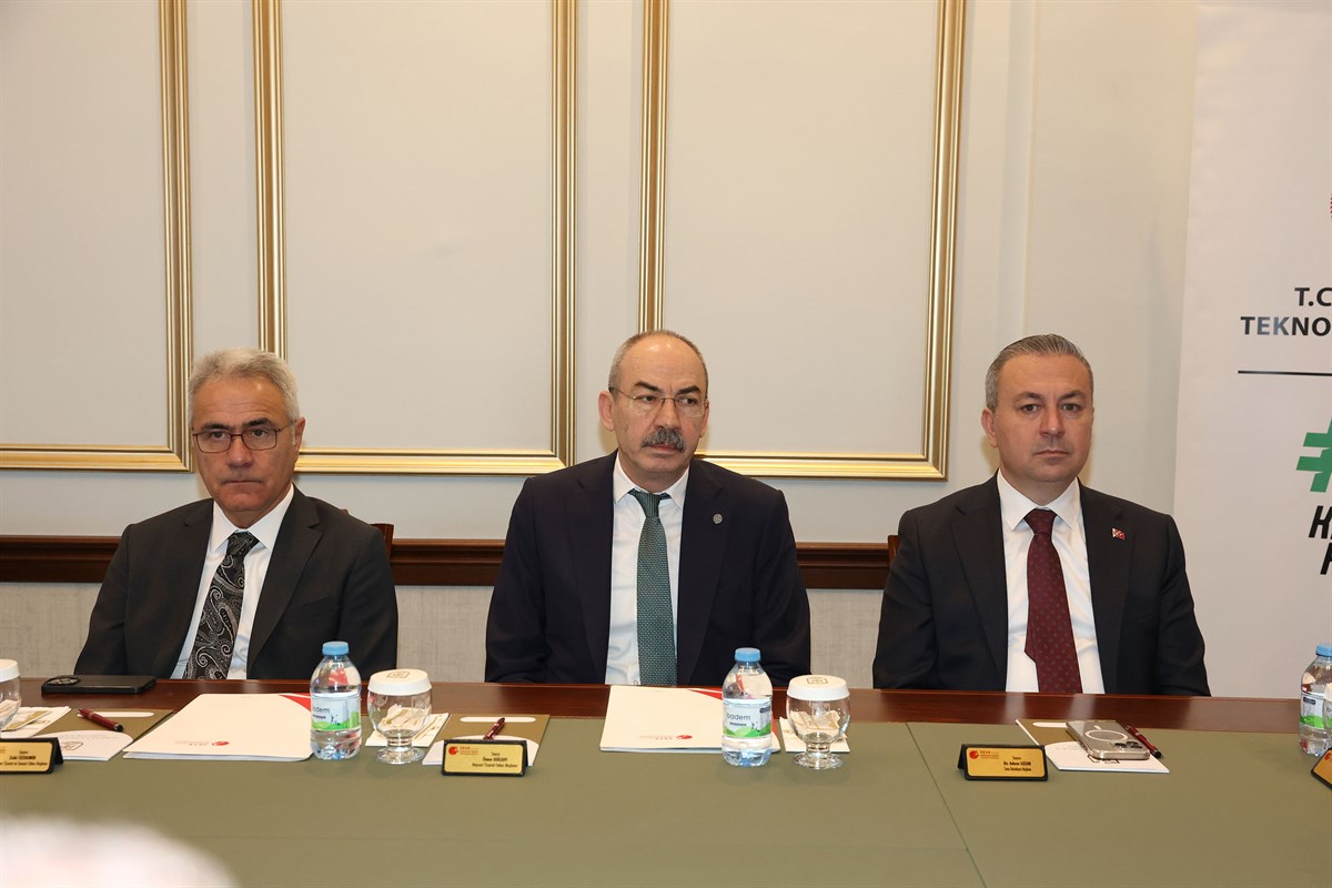 ORANKalkinma's tweet photo. Orta Anadolu Kalkınma Ajansı 169. Yönetim Kurulu Toplantısı Sivas'ta gerçekleştirildi. 

Sivas Valisi Sayın Dr. Yılmaz Şimşek başkanlığında Kayseri Valisi Sayın Gökmen Çiçek, Yozgat Valisi Sayın Mehmet Ali Özkan ve yönetim kurulu üyelerinin katılımıyla yapılan toplantıda bölgenin kalkınmasına yönelik önemli gündemler ele alındı.

✅️ Yerel Kalkınma Hamlesi Teşvik Programı 

✅ 260 Milyon TL bütçeli SoGreen Yeşil Geçiş Destek Programı 

✅ Anadoludakiler-Kırsal Kalkınma ve İmalat Sanayi Teknik Destek Programları

✅ Orta Anadolu'yu Keşfet Alternatif Turizm Destek Programı  

@KalkinmaAjansGM

#YerelKalkınmaHamlesi

Detaylar için 👇
🔗 https://t.co/nQbWnb8C6v