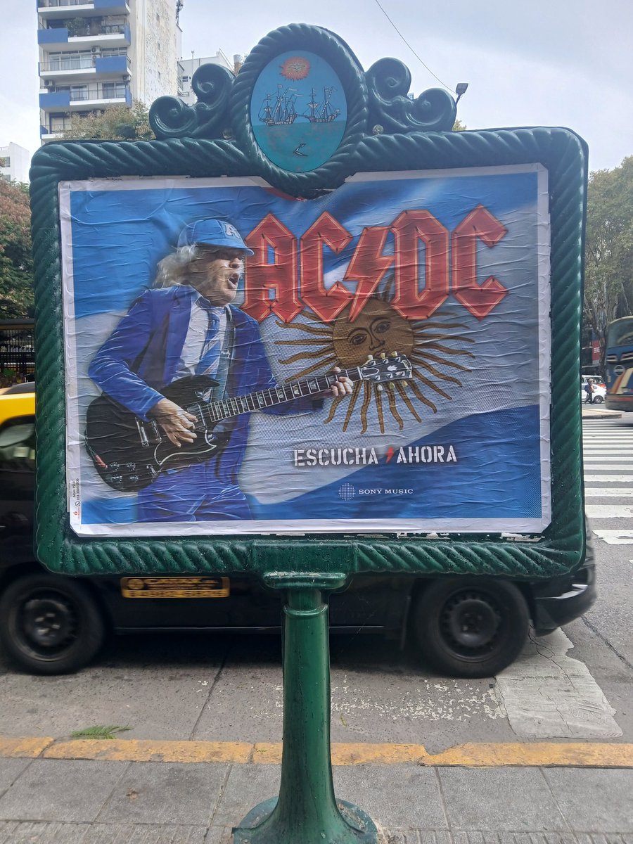 Pauu_moonlight's tweet photo. Es hoy ⚡🇦🇷
Ultimo show,
Buenos Aires se prepara para recibir el voltage de AC/DC, celebrando el cumpleaños N71 de Angus Young! 🤘🏻🔥❤️‍🔥🎂
Esta noche va a ser una gran fiesta!! 🎉🥳⚡⚡ que manija!!
Me explota el cora de emoción!!
Are you readyyyyyyy?😈

#acdc #angusyoung #BsAs https://t.co/XZswDzPvKP