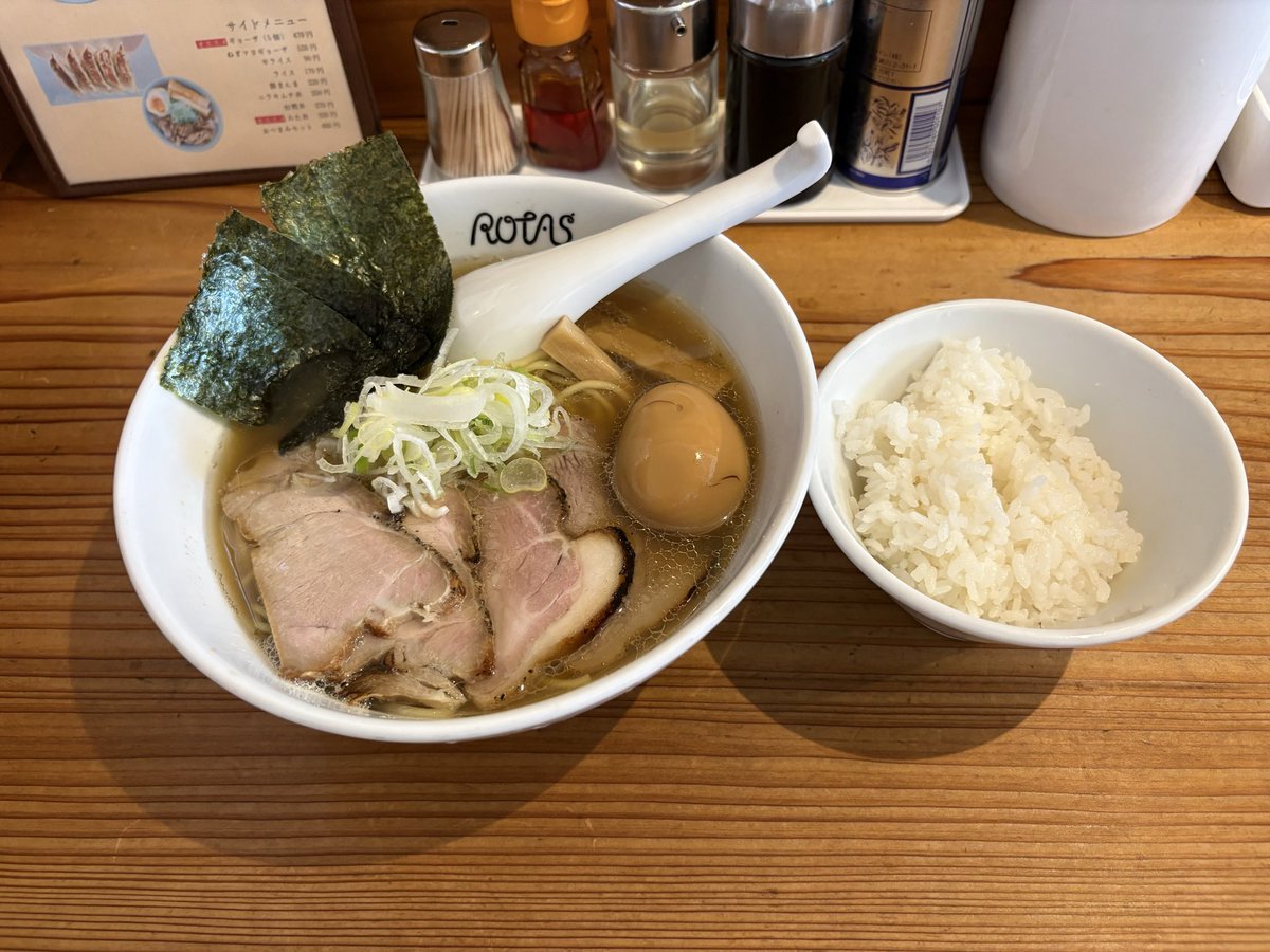 5062Kamaya's tweet photo. 2026.3.29
清水町にある、『ろたす』(ROTAS)さんです。💁
この日は、『#特・煮干ラーメン』と『半ライス』をいただきました。😋
これ、すごいです。スープをまず飲んだら優しいんですが、衝撃を受け麺を食べたら、むっちゃ旨かったんです。🤤
ご馳走様でした。🙏
#ろたす #ROTAS #清水町 https://t.co/LRiOslDOzi
