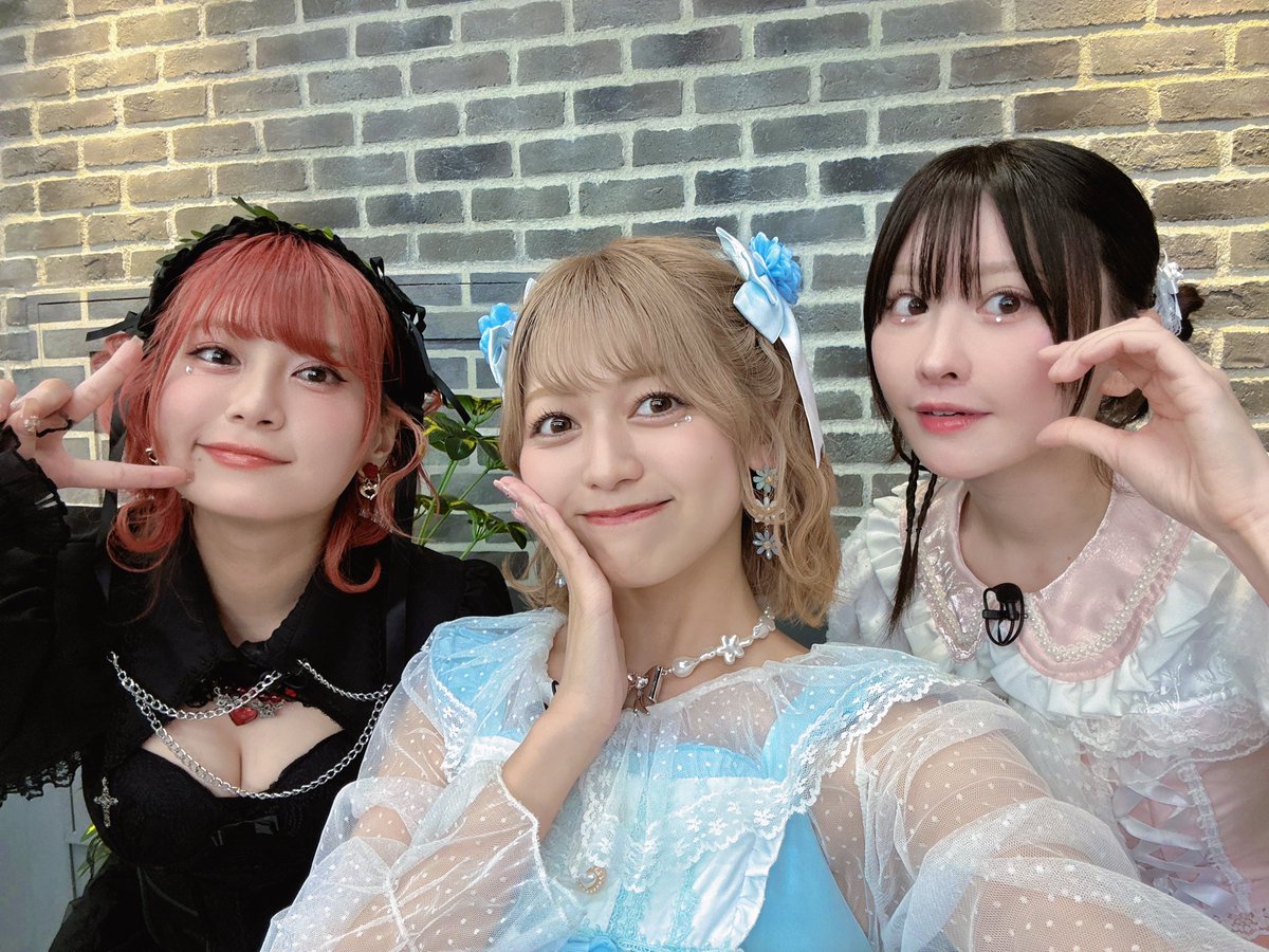 ayutaro_728's tweet photo. みゃこさん、RaMuちゃんと
アイドルごっこした〜😻！

ありがとうございました😻❣️ https://t.co/hhpM9864Hk