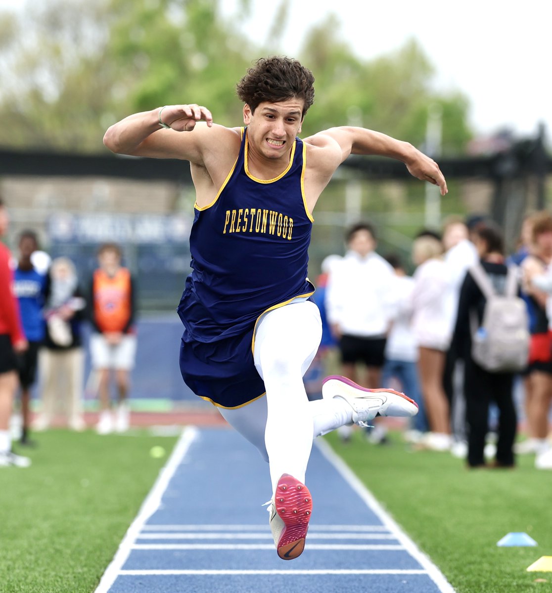 CarsonT_21_'s tweet photo. Learning new events(Shot and Discuss) this year and continuing my work on Triple.    Phil 1:6   Thanks to @SteveSickman for capturing my passion.
Triple Jump  🥇🥉
Shot Put 9th
Discuss 5th https://t.co/9o9J5MqSJx