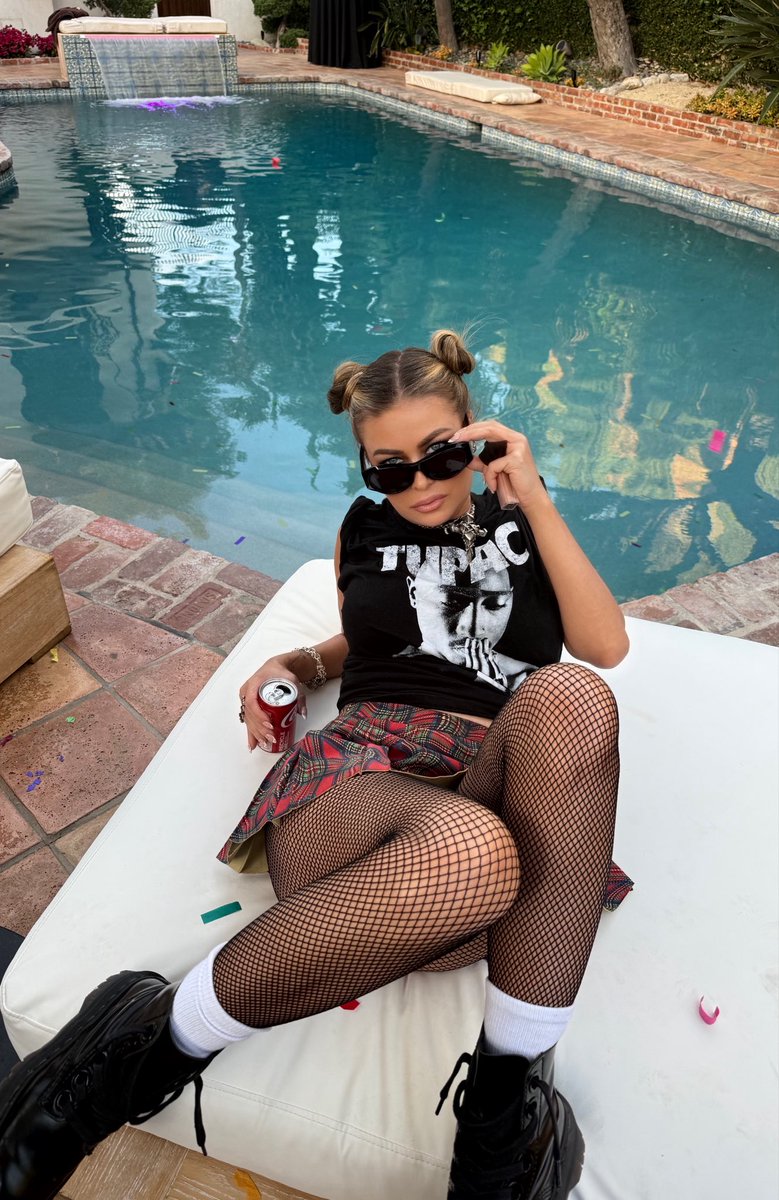 Carmen Electra tweet media