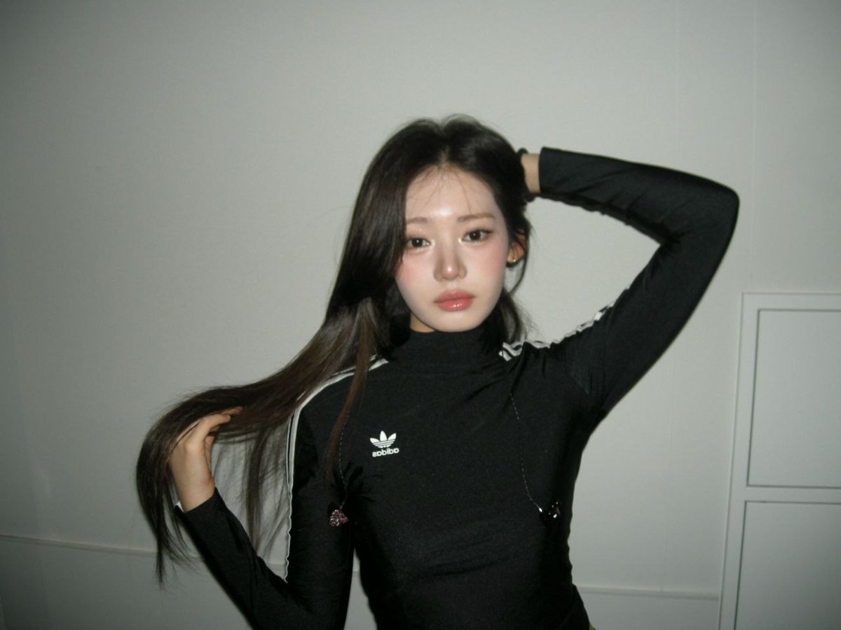 𝓡𝓸𝓻𝓪 tweet media