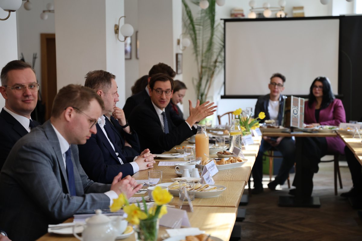 Łukasiewicz tweet media