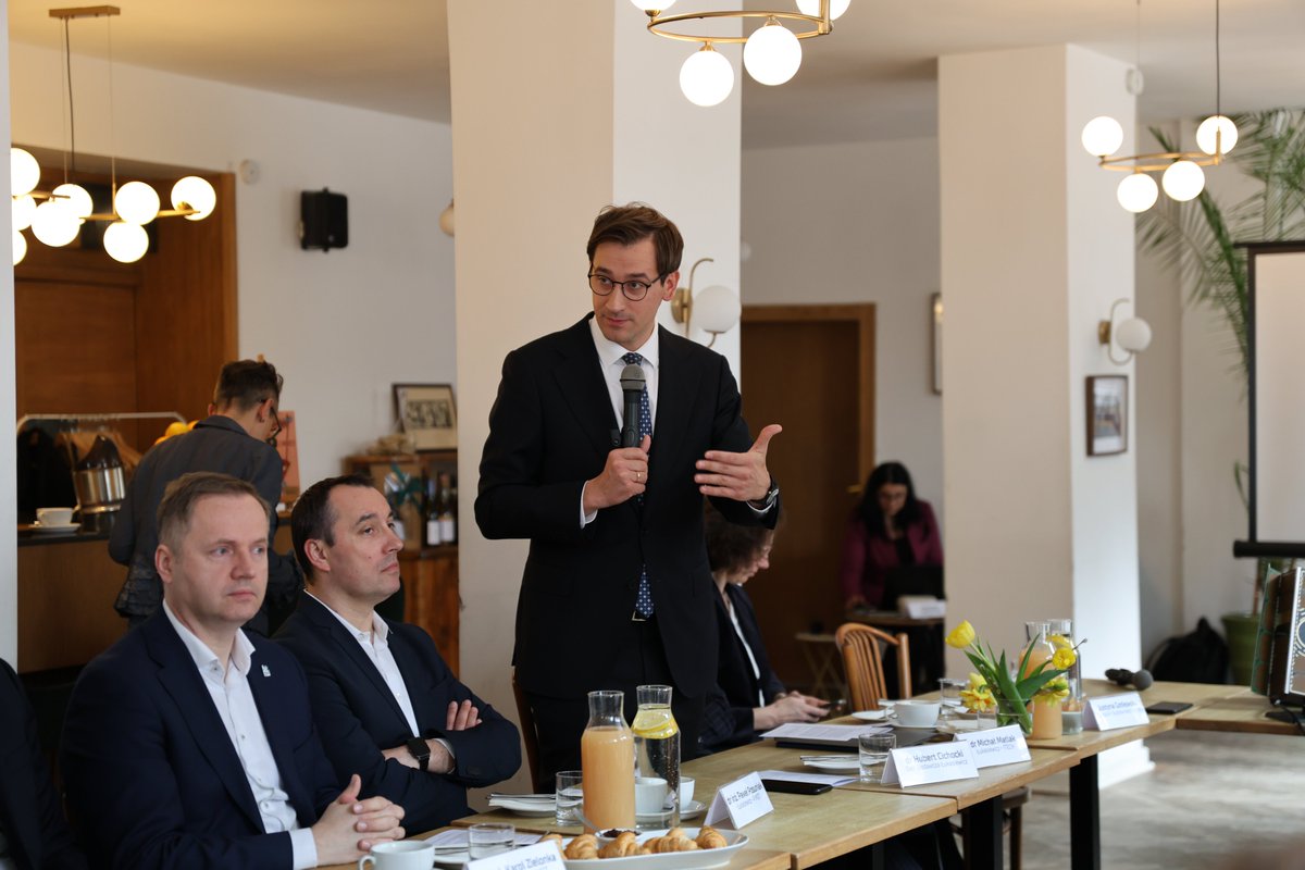 Łukasiewicz tweet media